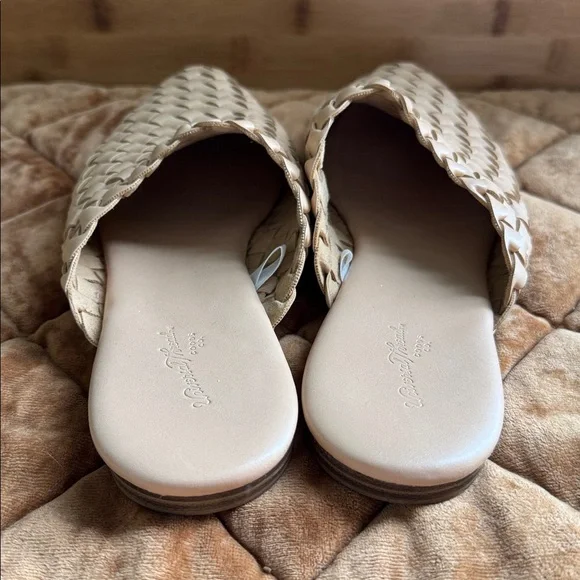 Elegant Cream Woven Mules - Picture 3 of 7